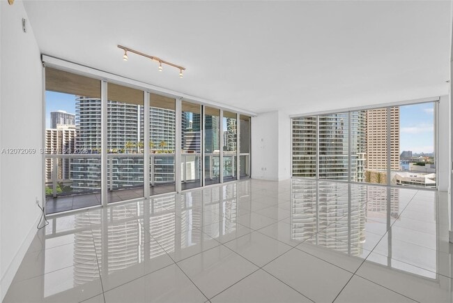 Photo - 465 Brickell Ave Unidad 1602