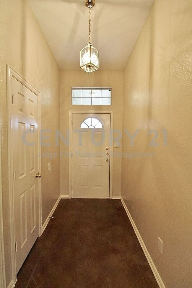 Photo - 302 Aspen Ct W