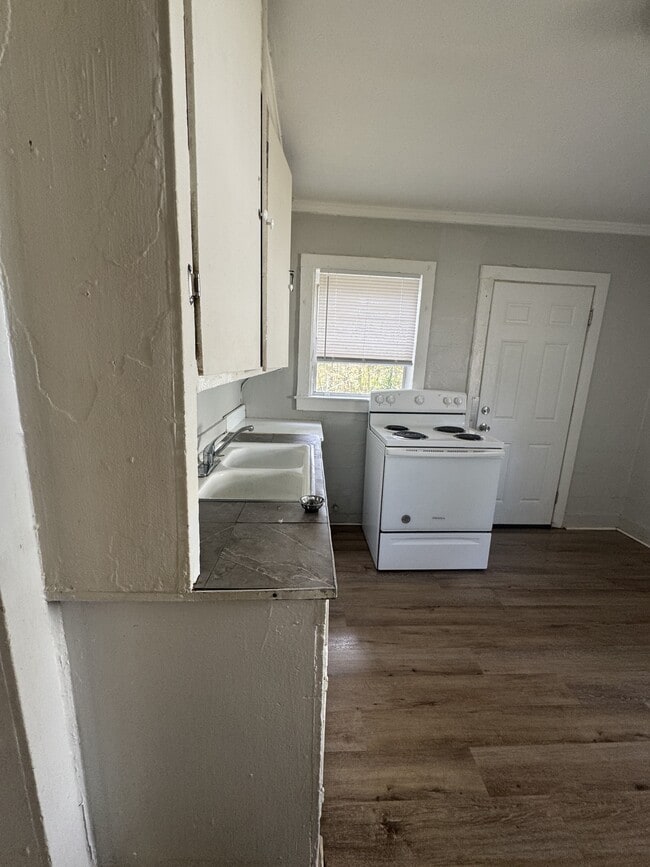 Photo - 1004 Duke St