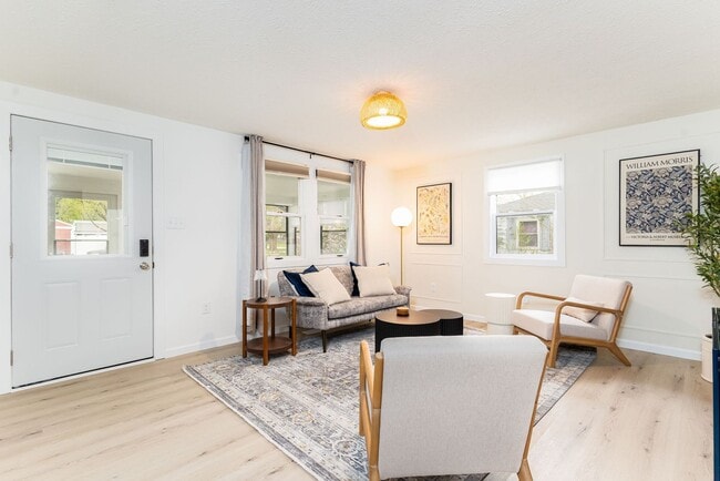 Photo - 834 Woodcliff Dr