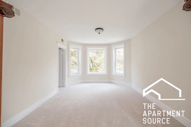 Building Photo - 2110 N Avers Ave Unit 2