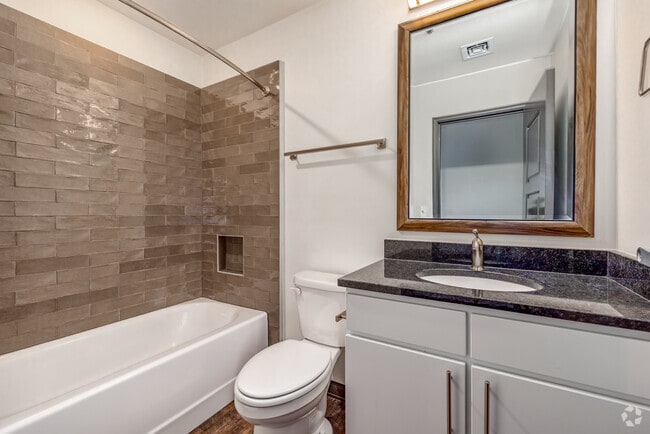 1BR, 1BA - 618SF - Bathroom