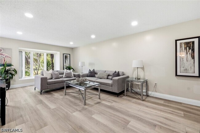 428 Meadowlark Ln Unit 428-B