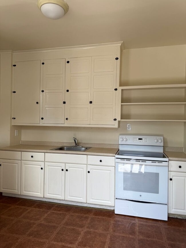1149 W Turner St Unit 1st Floor