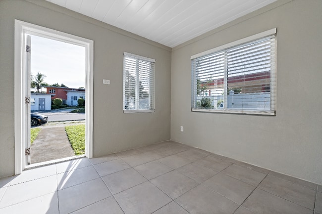 Photo - 401 NW 16th Ave Unidad Apt S