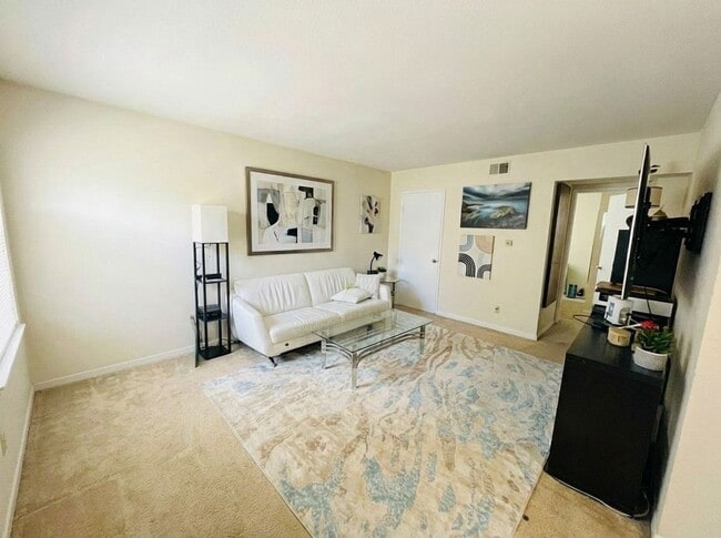 Photo - NOK Unidad 4464 Noyes Street #2