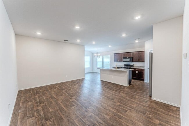 Photo - 317 Lily Pond Trl