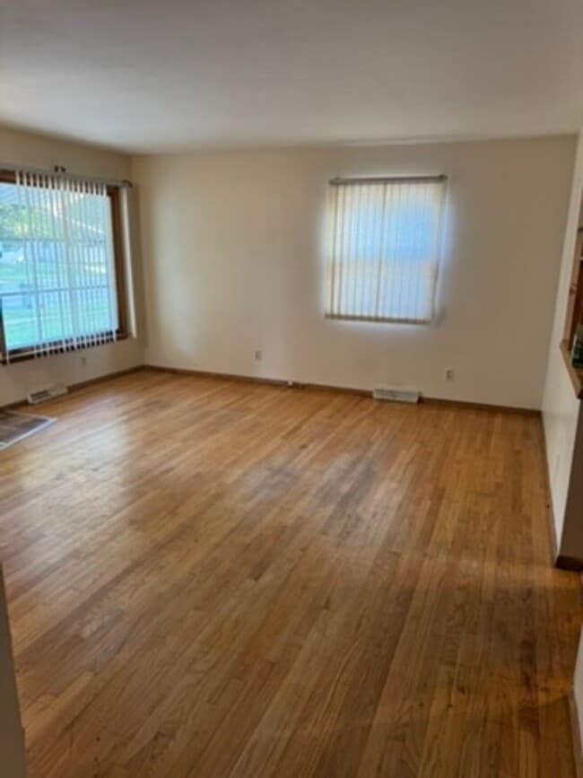 Photo - 3-Bedroom Single Family in a great neighborhood - Available October 15!
