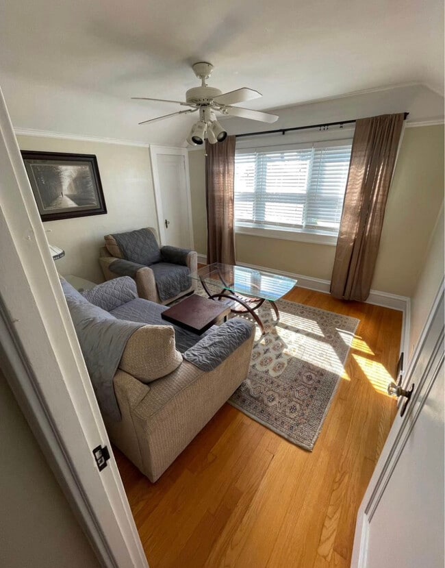 Superior - 1612 Union Ave Unidad Upper one bedroom apartme