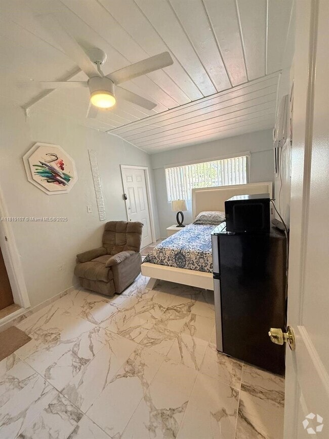 Building Photo - 7643 Miramar Pkwy Rental