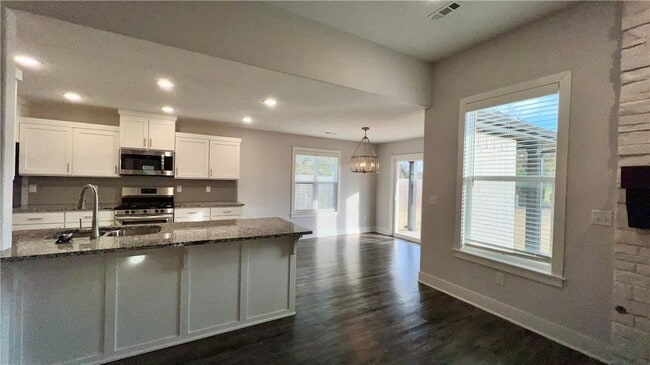 Photo - 331 W Taverner Xing