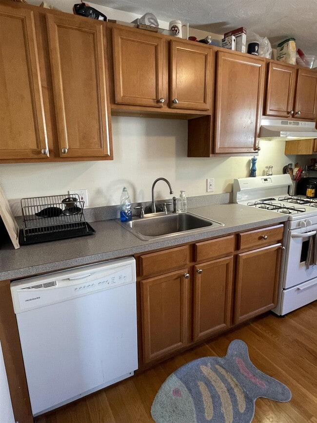 Building Photo - 401 Columbia St Unit 2