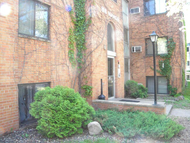 Photo - 818-8TH