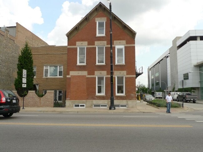 Building Photo - 1538 W North Ave Unit 1S Rental