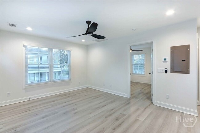 Photo - 226 W 39th St