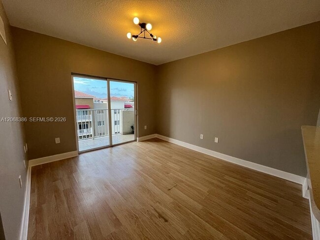 Photo - 11060 SW 196th St Unidad 511
