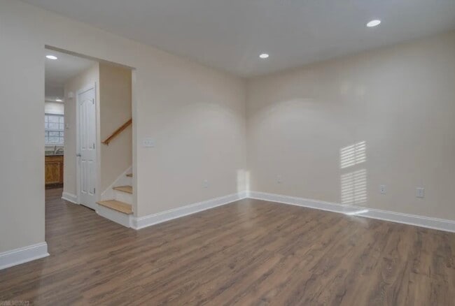 Photo - 435 Pin Oak Dr NW