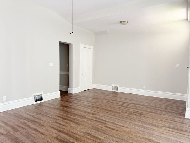 Building Photo - 28 E Powell Ave Unit 28 A