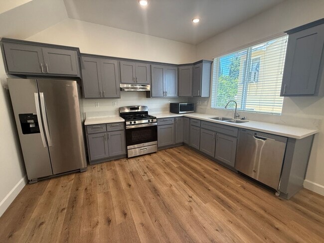 Photo - Beautiful 1-Bedroom Condo with an Office Space in Sherman Oaks! Unit 102