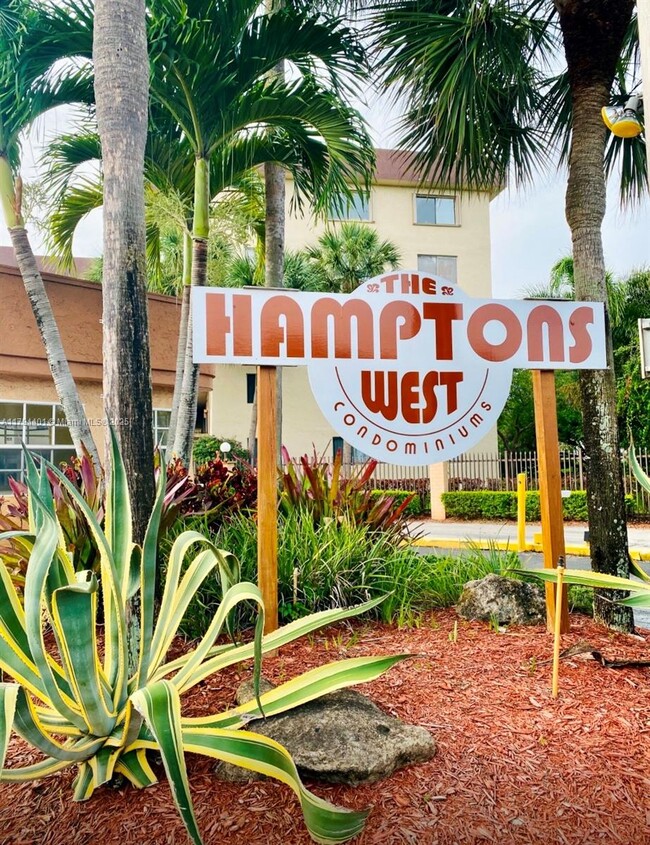 Building Photo - 8020 Hampton Blvd Unit 102 Rental