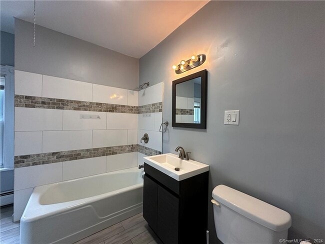 Photo - 12 Woodland St Unidad 2nd flr