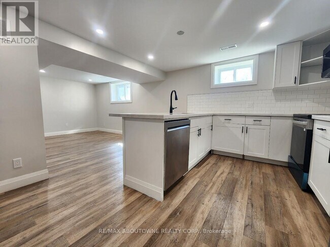 Photo - 366 Upper Ottawa St