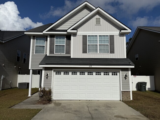 Photo - 628 Amhearst Row