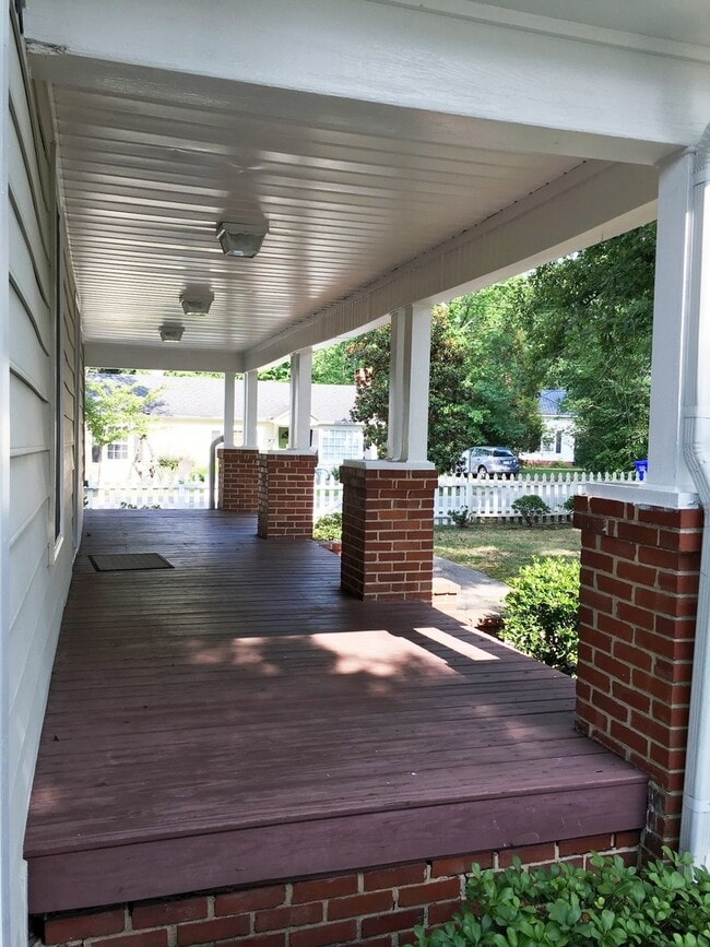 Photo - Front & Center! Beautiful 6br home in the ...