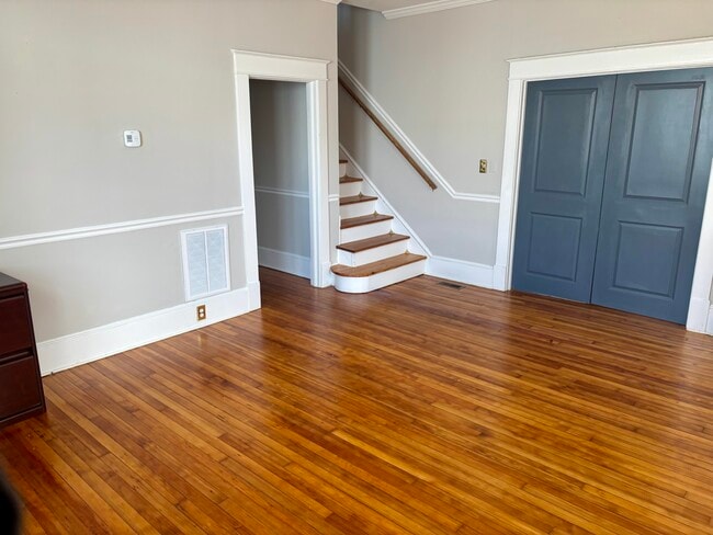 Photo - 2511 Charles St