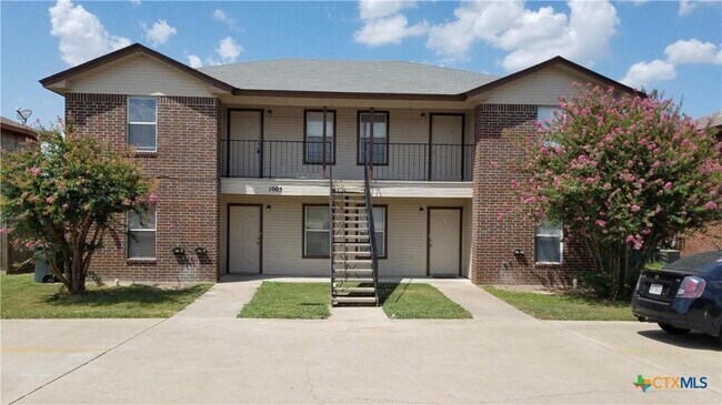 Building Photo - 1005 Circle M Dr Unit B