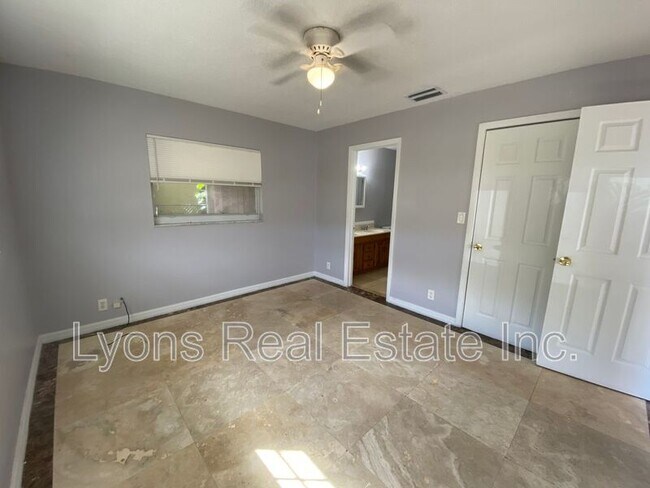 Photo - 930 Jasmine St