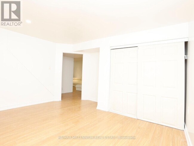 Photo - 6482 Chaumont Crescent