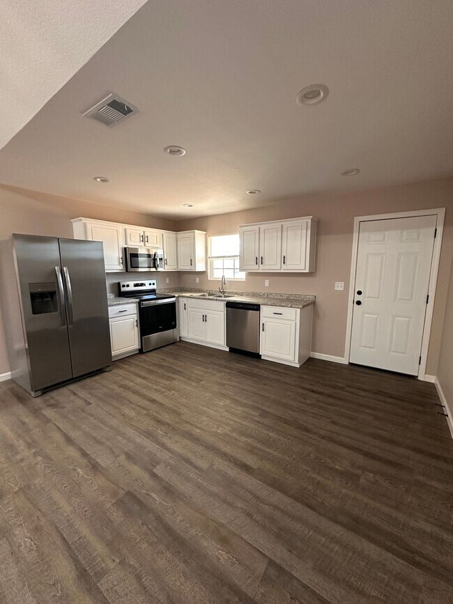 Photo - 3 Bed 2 Bath Brick Home with Fenced in Backyard