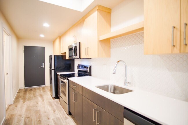 Photo - John's Landing: Modern + Spacious 2Bdr Ready Soon! Unidad 105