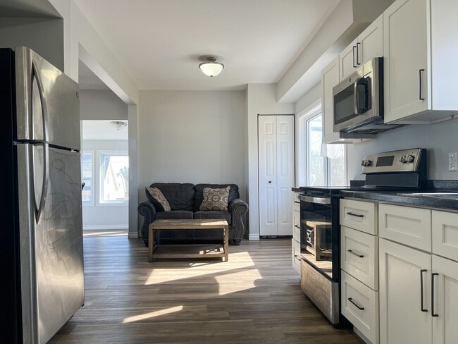 Photo - 99 Victoria St W