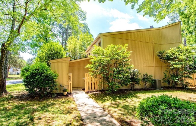 Photo - 7922 Horse Chestnut Ln
