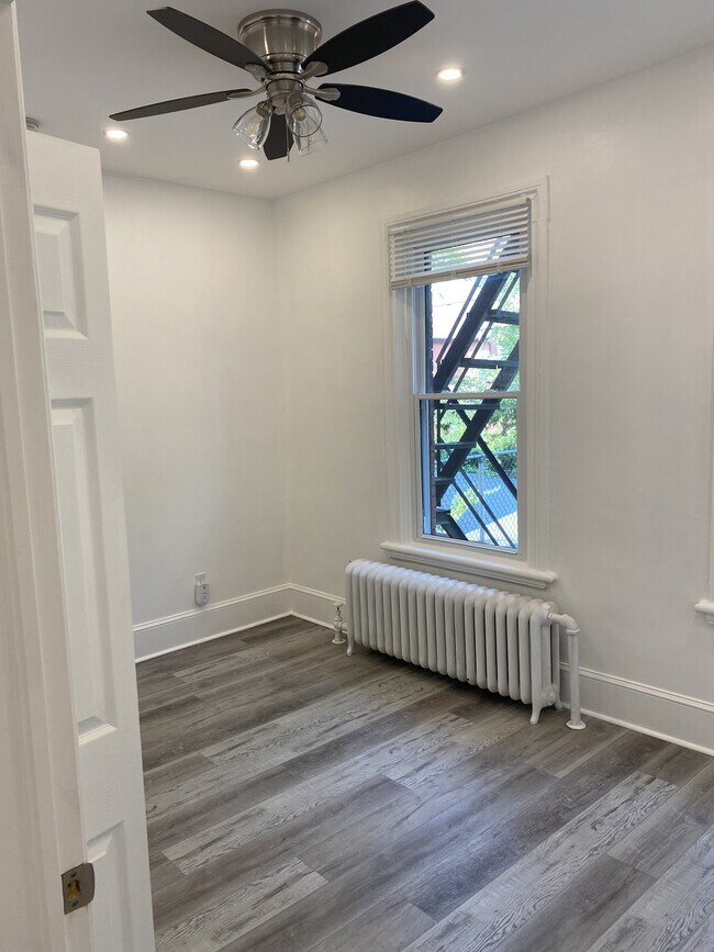 Photo - 471 Somerset St W Unit 2