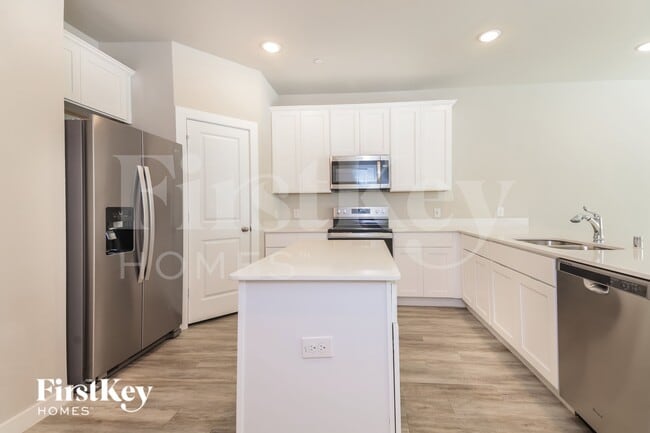 Photo - 322 Nima Ln