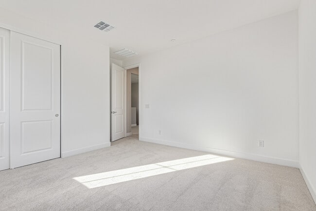 Photo - 713 W Longwood Dr