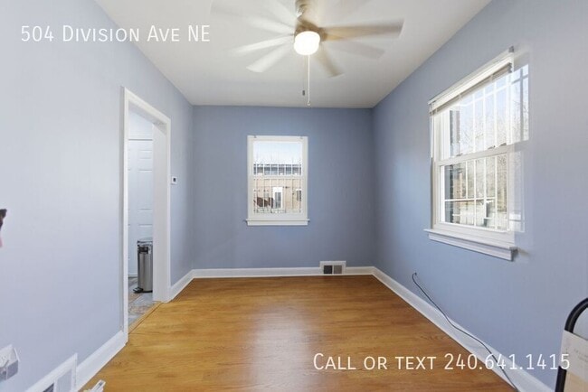 Photo - 504 Division Ave NE