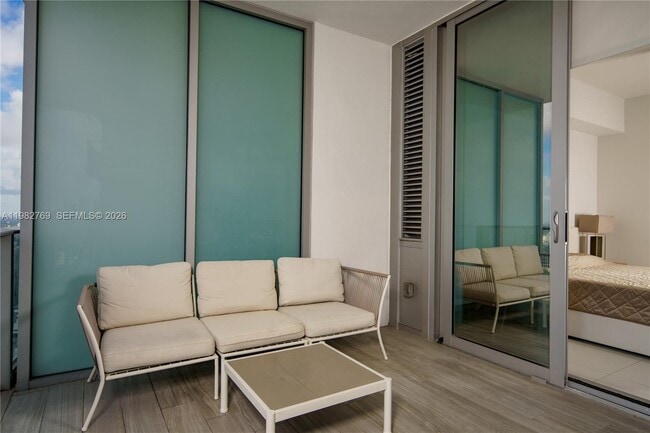 Photo - 851 NE 1st Ave Unit 4406