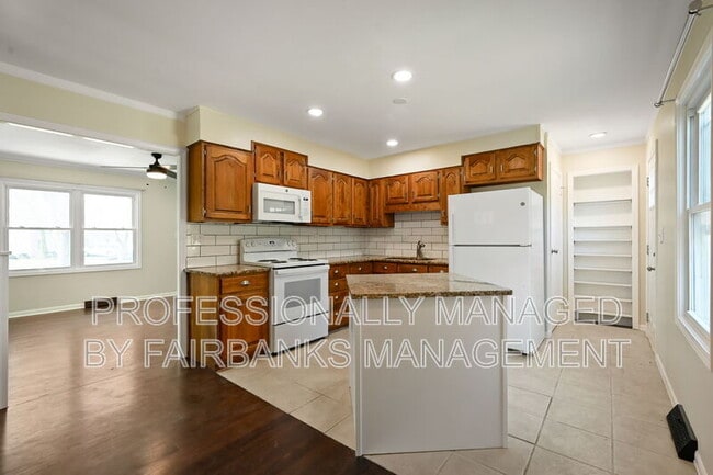 Photo - 1200 E 136th St