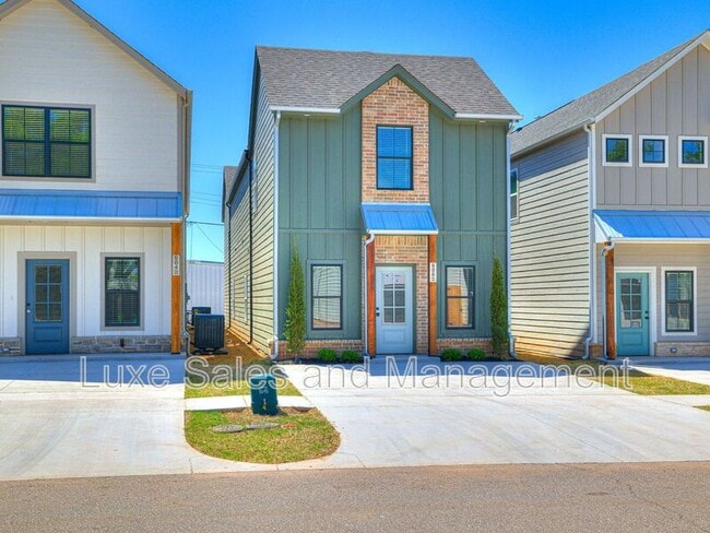 Photo - 616 W 2nd St