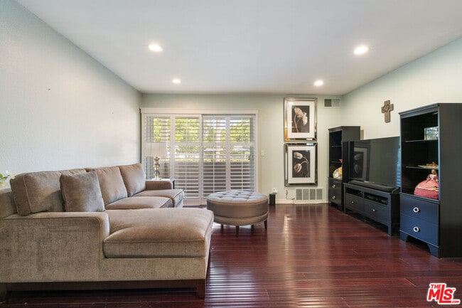 Photo - 3863 Thorncroft Ln Unit E