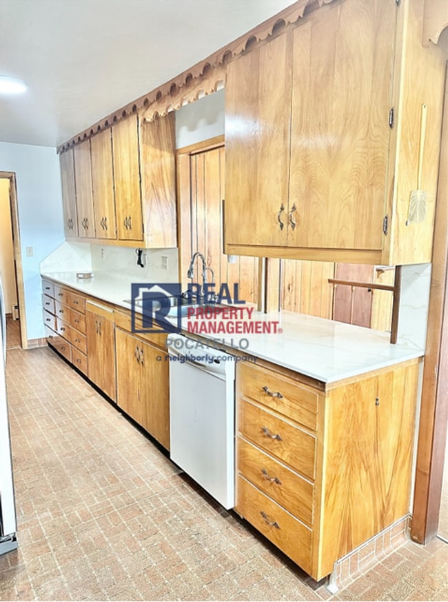 Photo - 3 Bedroom 2 bath - Double car garage