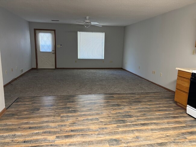 Photo - 4937 N River Rd Unidad B