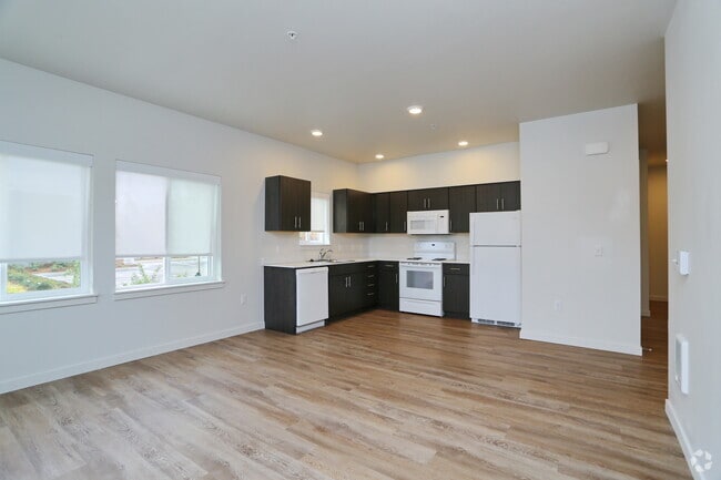 2BR, 1BA - 772SF