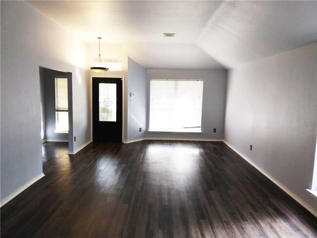 Photo - 1007 Russwood Cove