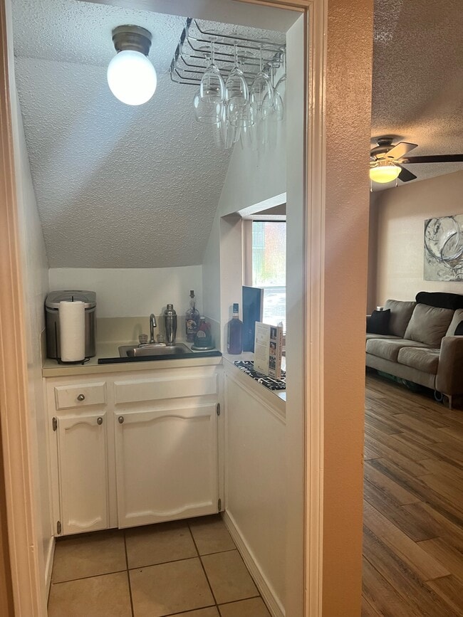 Photo - 829 E Boyd Dr Unidad Apt C
