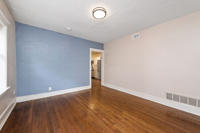 Photo - 4341-47 HARRISON